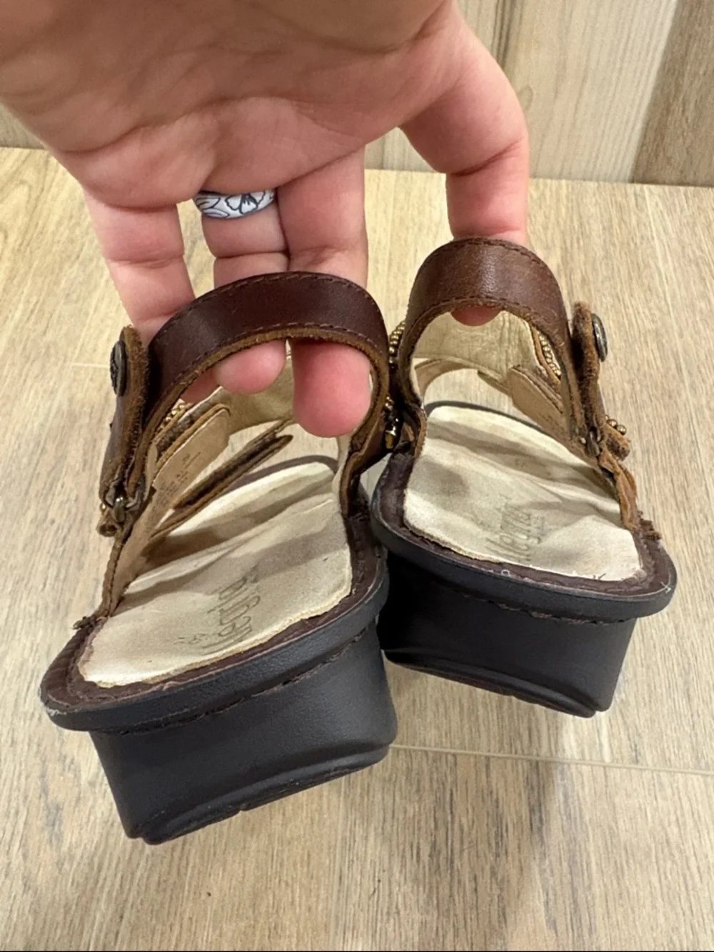 Alegria by PG Lite Verona 882C Beaded Chain Brown Strappy Leather Sandals 39 - Picture 3 of 8